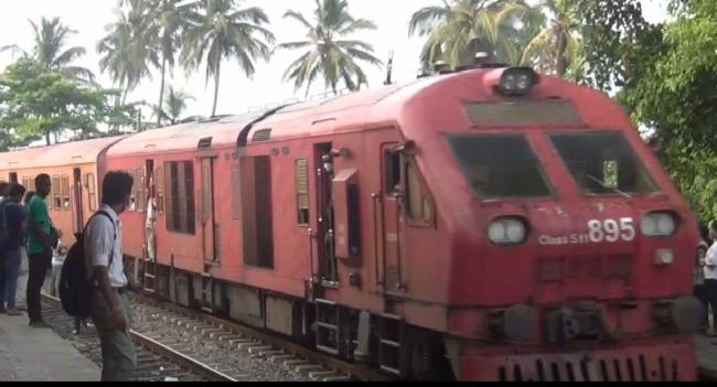 දුම්රිය ගමන් වාර 20ක් ධාවනය කළා - සාමාන්‍යාධිකාරී